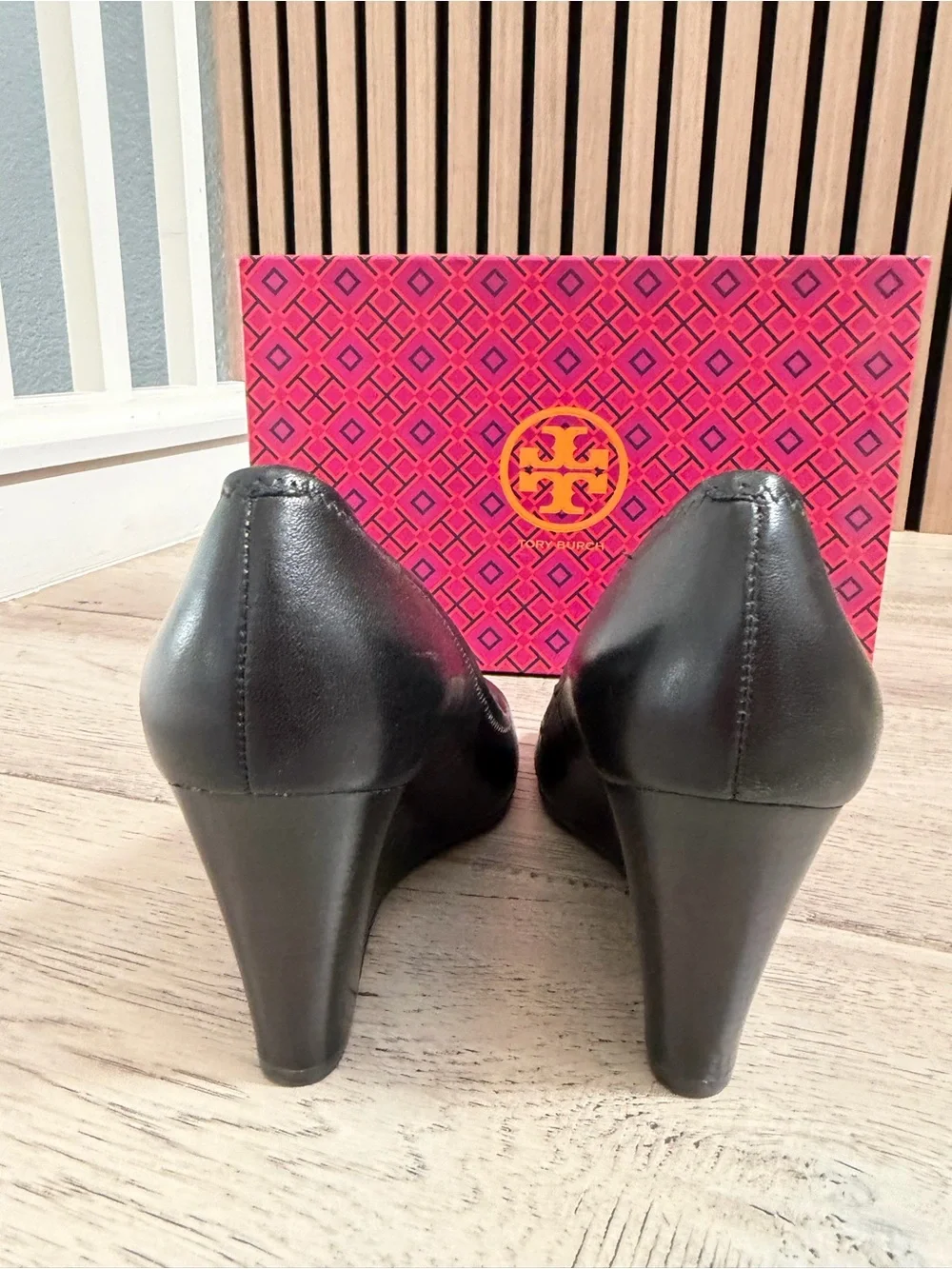 Tory Burch Laura 85 mm Black Open Toe Heels with Gold Logo 6.5